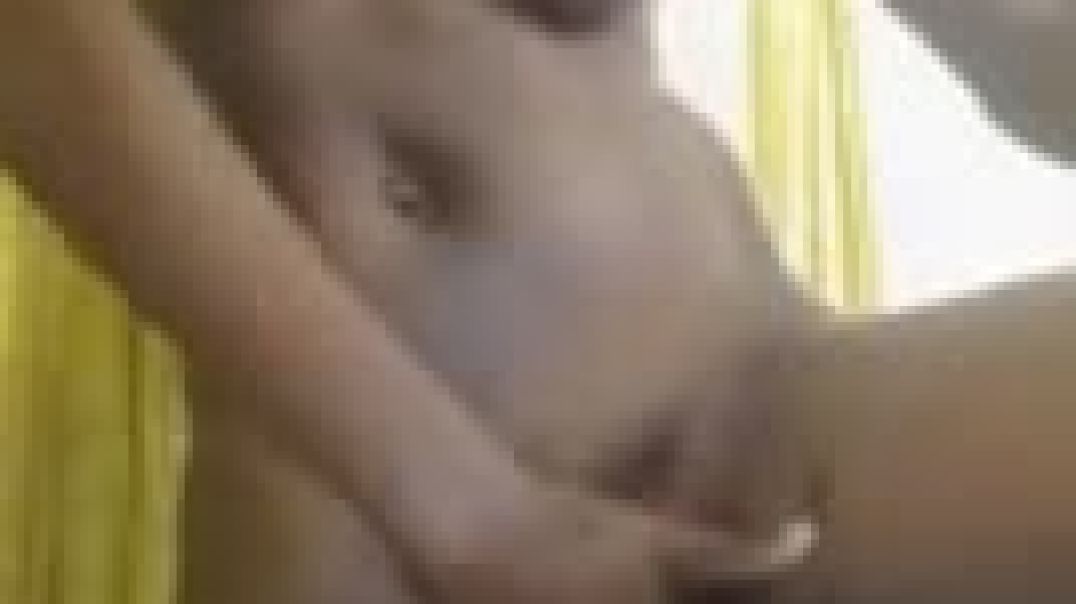 Une sénégalaise joue nue devant sa camera