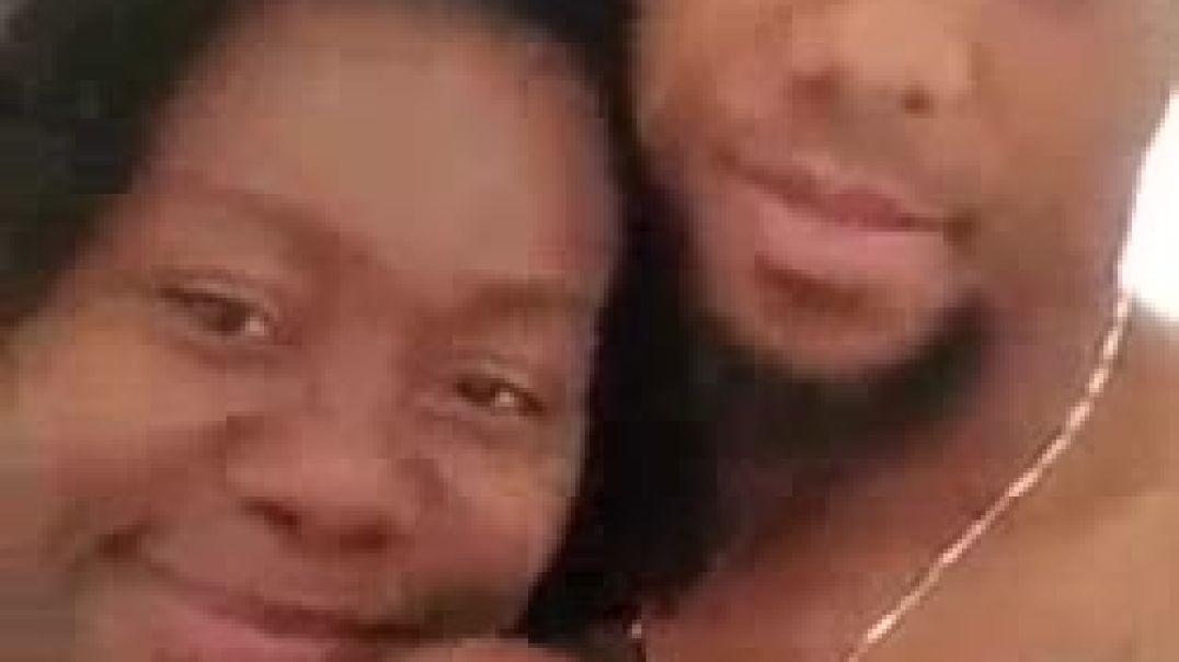 Une femme noire en vacances à São Tomé trahit son mari blanc avec un jeune homm