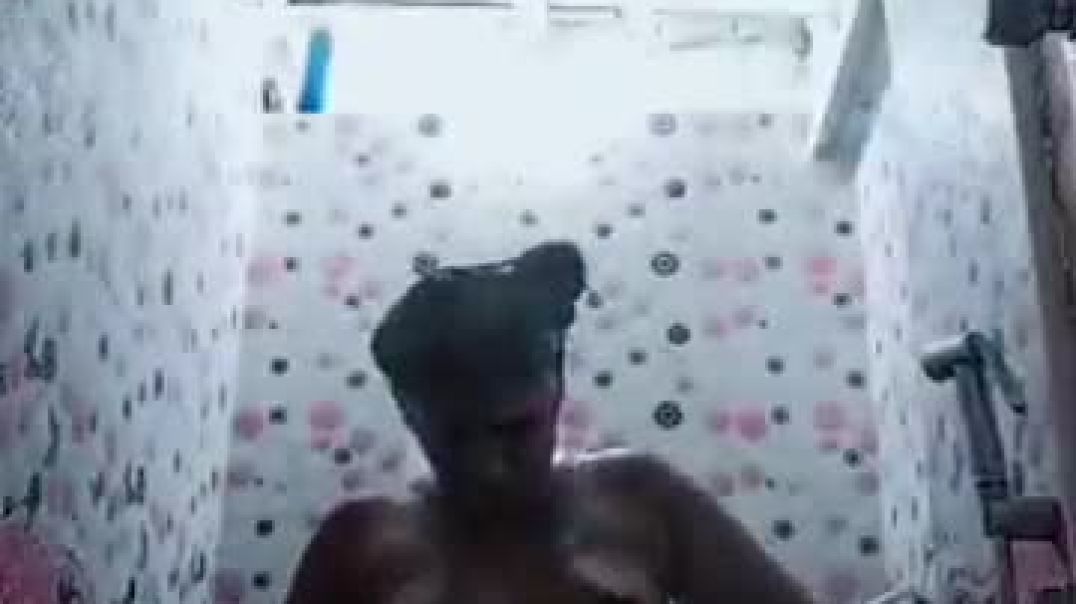 Ma chérie fait les vidéos pour moi dans la douche