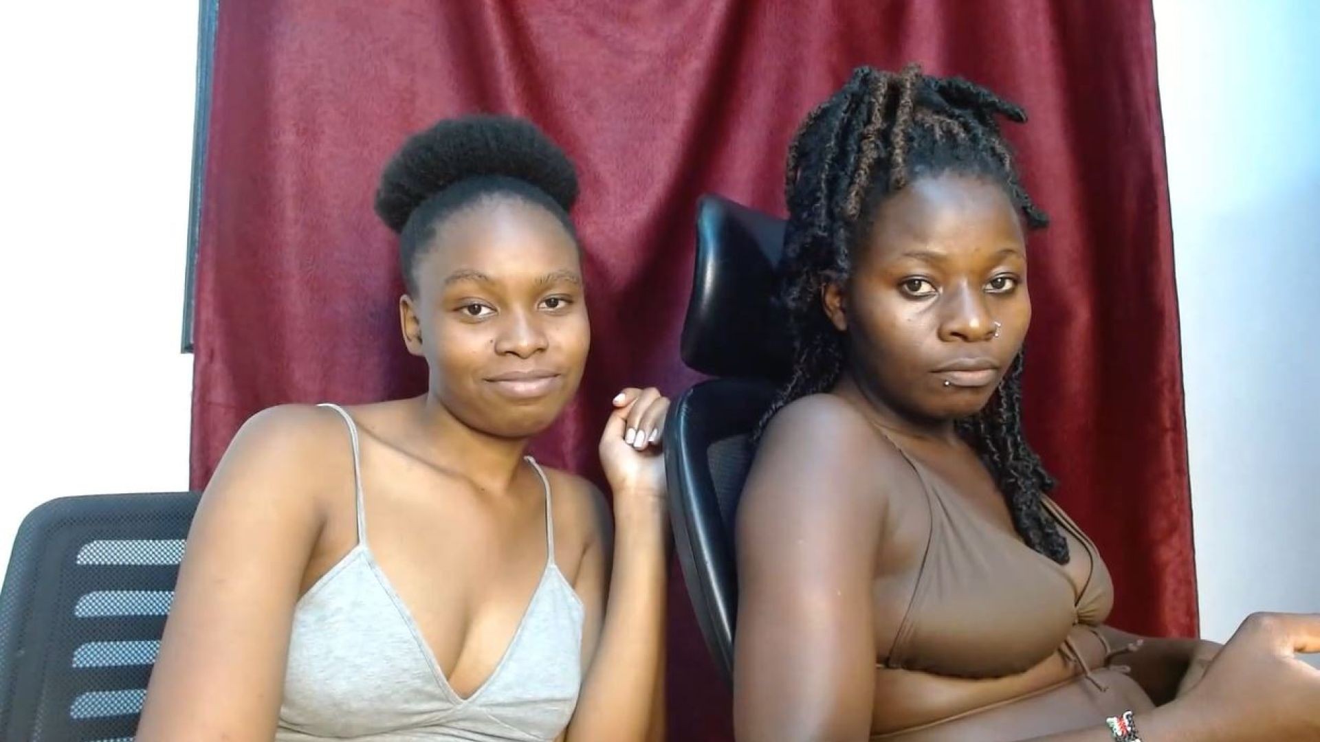 2 jeunes filles africaines sur cam
